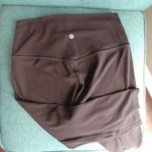 VGUC Lululemon size 10 black Align crops